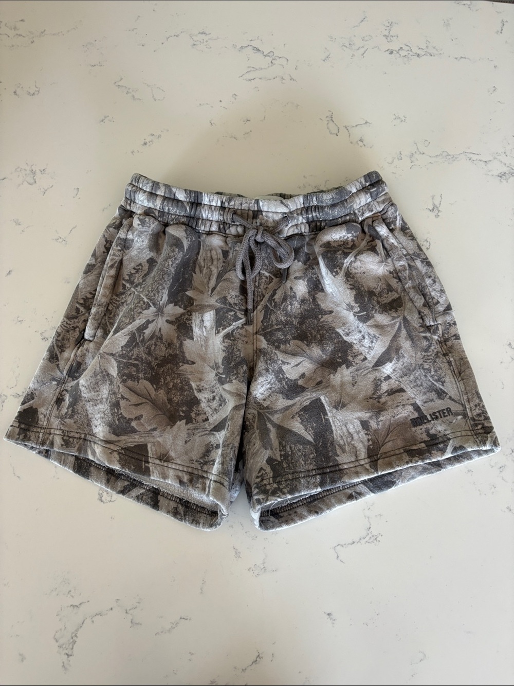 Hollister mens camo shorts XS